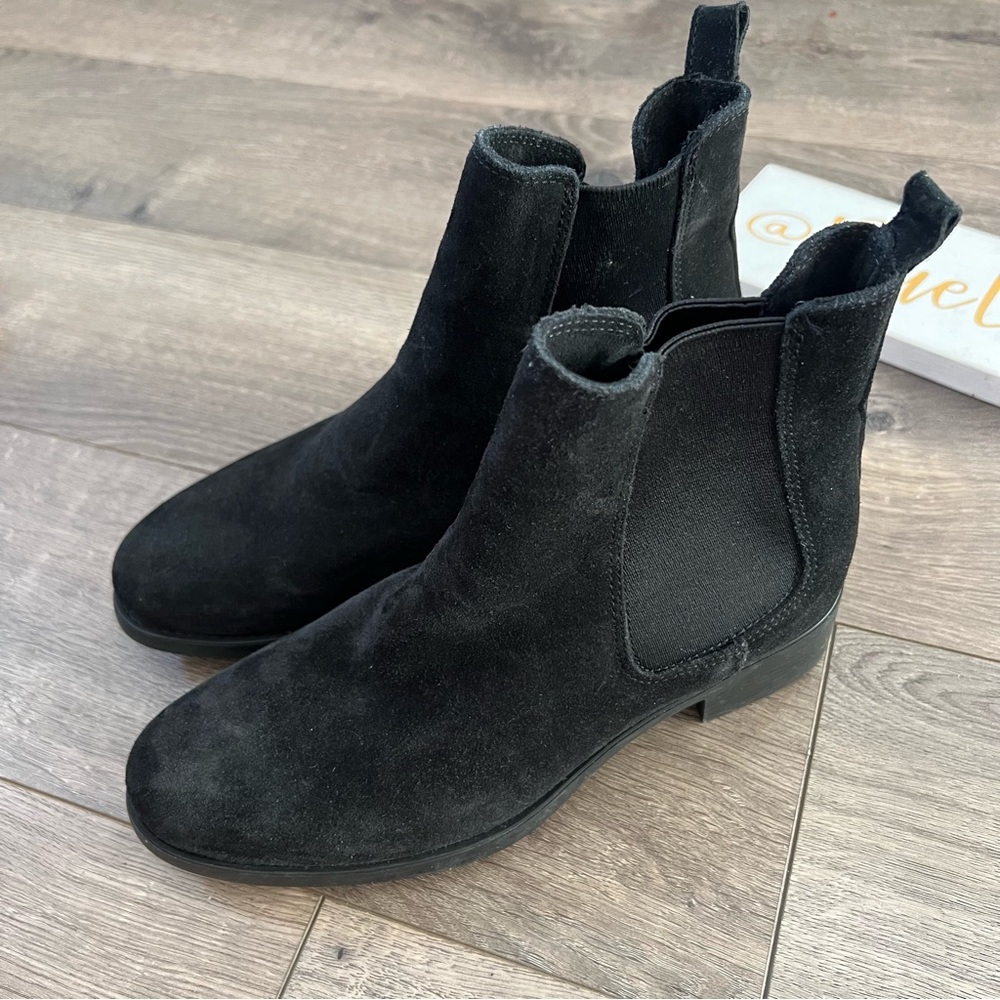 La Canadienne Black Suede Chelsea Boots NWOT - Picture 4 of 9